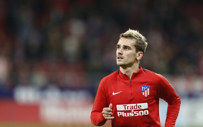 亚投国际独家-他微笑接受